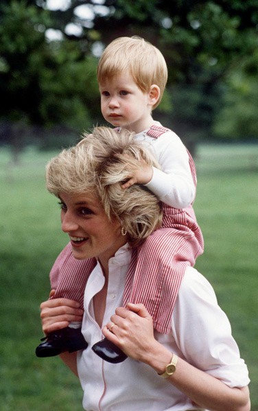 Hoàng tử Harry xúc động trải lòng về cái chết của công nương Diana, gọi đó là nỗi đau không bao giờ nguôi - Ảnh 3.