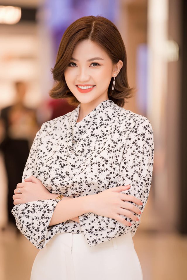 Á hậu Tú Anh và diễn viên Lương Thanh mặc giản dị vẫn xinh đẹp nổi bật - Ảnh 5.