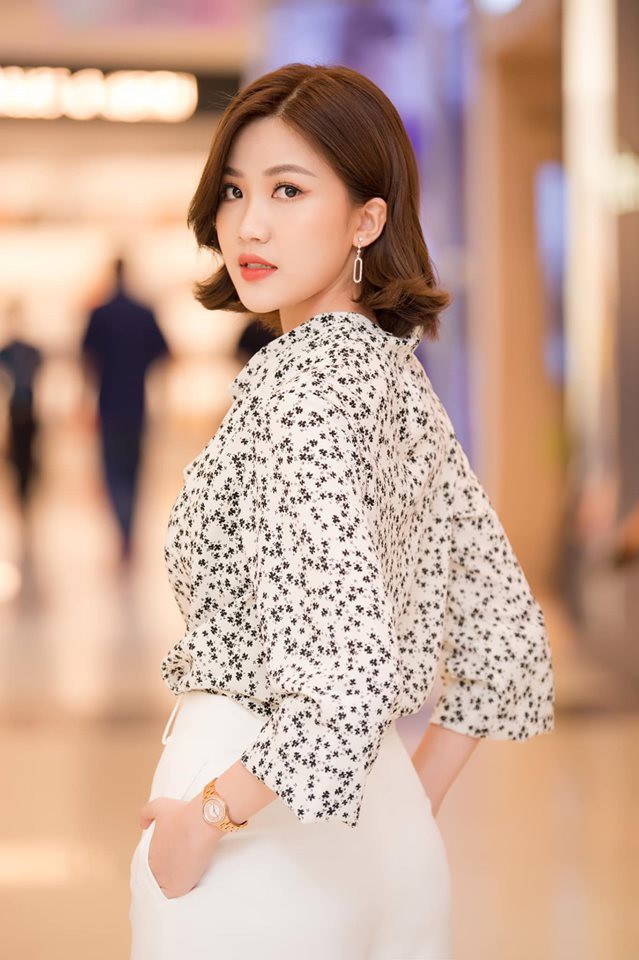 Á hậu Tú Anh và diễn viên Lương Thanh mặc giản dị vẫn xinh đẹp nổi bật - Ảnh 6.