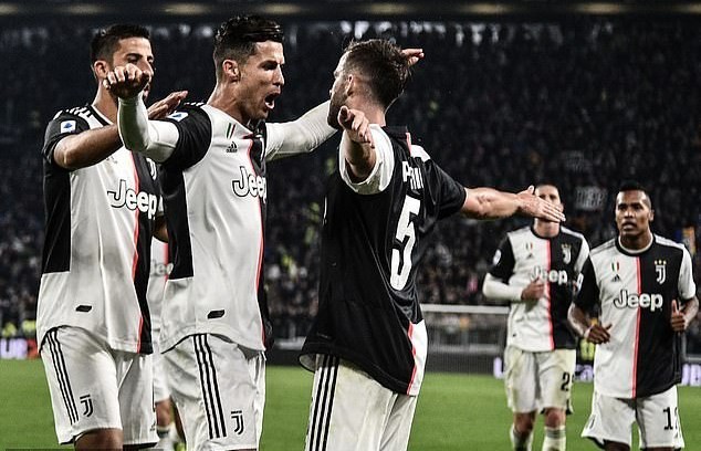Ronaldo tỏa sáng, Juventus vững ngôi đầu - Ảnh 4.