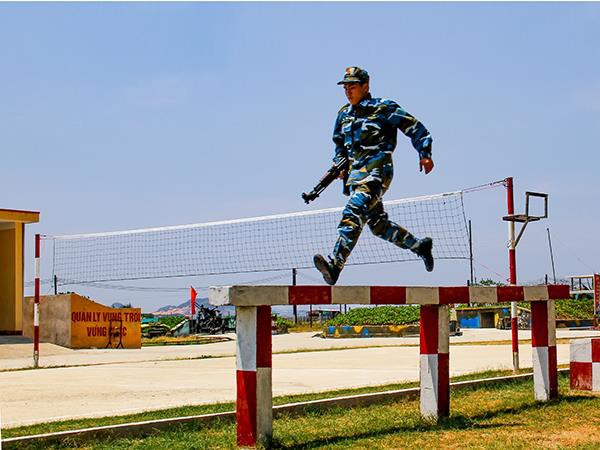 Sư đoàn Phòng không 377: Những người lính canh trời, giữ biển - Ảnh 10.