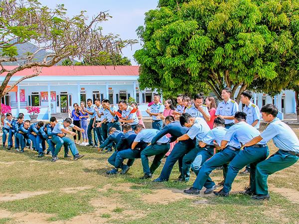 Sư đoàn Phòng không 377: Những người lính canh trời, giữ biển - Ảnh 12.