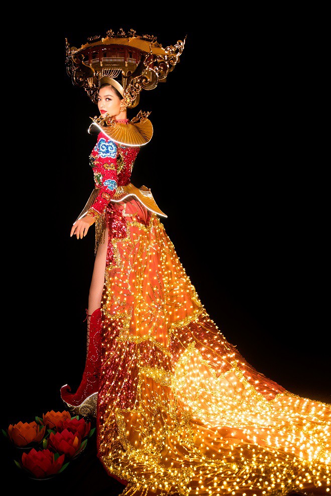 Quốc phục đính 2.000 đèn led của Á hậu Kiều Loan sẽ tranh tài tại Hoa hậu Hòa bình thế giới  - Ảnh 1.