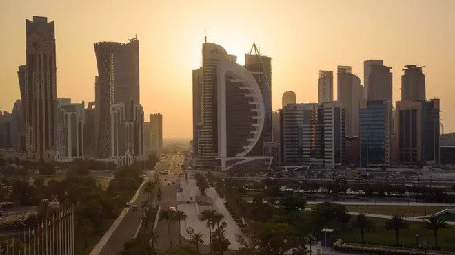 Đối phó với nóng nực kiểu nhà giàu: Qatar đầu tư hệ thống điều hòa ngoài trời cho toàn dân mát lạnh - Ảnh 1.