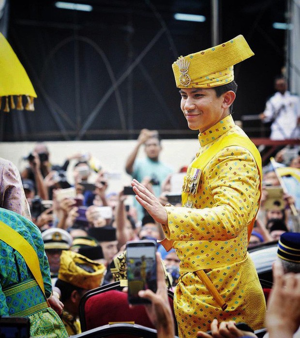 Dân mạng phát sốt với Hoàng tử Brunei lịch lãm trong Lễ đăng quang của Nhật hoàng Naruhito, lý lịch đúng chuẩn đẹp trai, nhà giàu, tài giỏi - Ảnh 12.