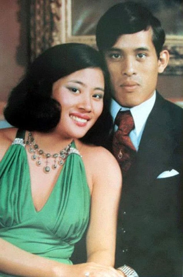 Hậu cung đầy sóng gió của Quốc vương Thái Lan: Có 5 bà vợ, từng kết hôn với em họ và vụ ly hôn tiêu tốn đến 5,5 triệu đô - Ảnh 3.