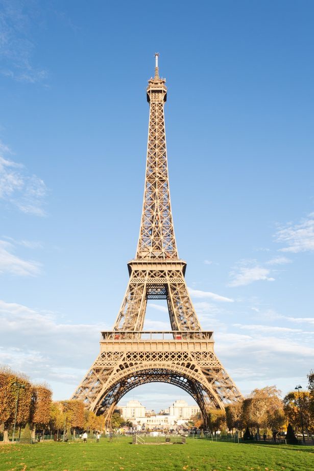 Tiểu hành tinh có kích thước to gấp đôi tháp Eiffel sắp lướt qua Trái đất - Ảnh 1.