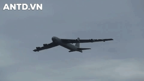 Nga giật mình khi pháo đài bay B-52 Mỹ áp sát bán đảo Crimea - Ảnh 1.