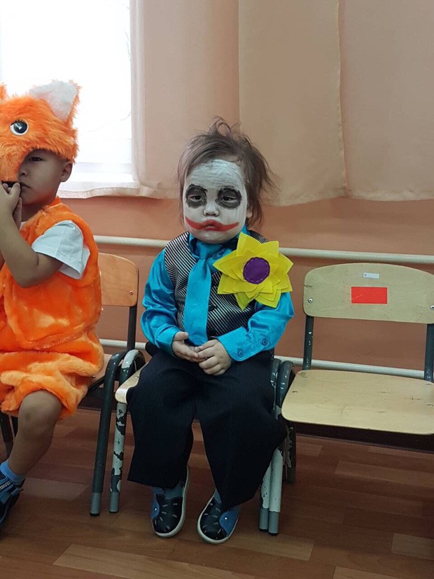 Xưa có Vô Diện, nay đã có cô bé Joker soán ngôi màn hóa trang Halloween cute nhất! - Ảnh 1.