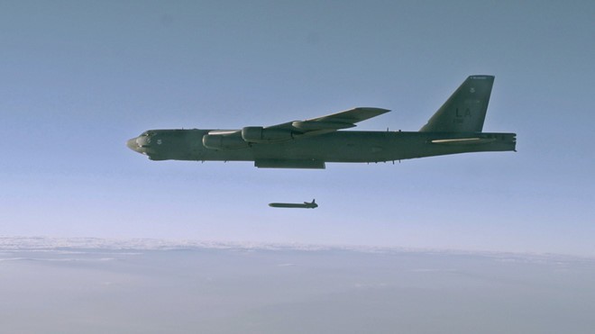 Nga giật mình khi pháo đài bay B-52 Mỹ áp sát bán đảo Crimea - Ảnh 11.