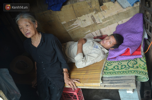 Xót thương cụ bà nhường căn phòng 3m2 cho con trai rồi sống một mình trong nhà rác sau chợ Long Biên - Ảnh 4.