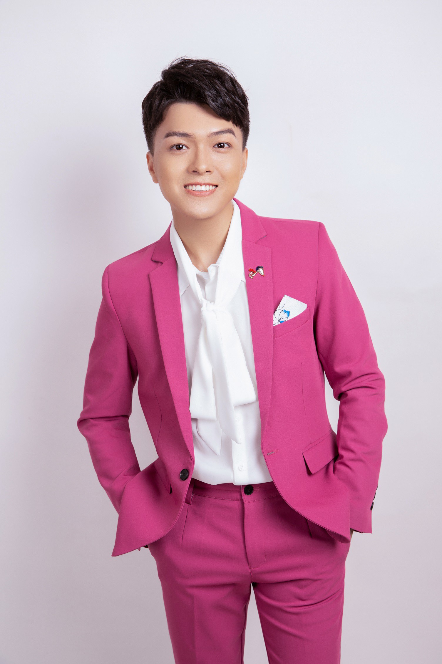 Khánh Hoàng Bolero bán nhà để theo đuổi đam mê ca hát - Ảnh 1. Khánh Hoàng Bolero bán nhà để theo đuổi đam mê ca hát - Ảnh 1.