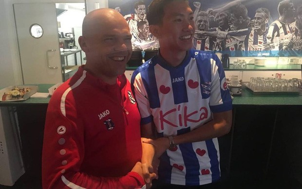 HLV SC Heerenveen úp mở về lựa chọn đội hình xuất phát ở trận derby: Cơ hội của Văn Hậu đã tới? - Ảnh 1.