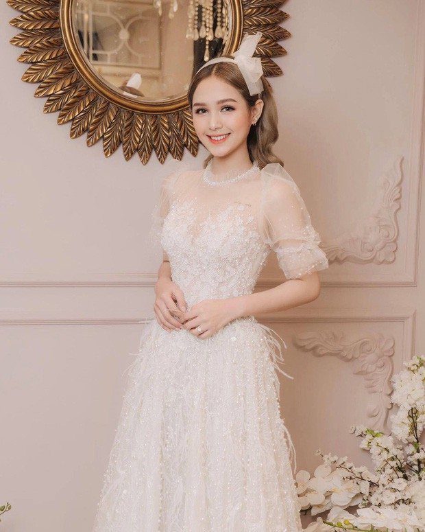Streamer giàu nhất Việt Nam Xemesis mới tung ảnh cưới: Cô dâu kém 13 tuổi đẹp xuất sắc, chú rể xuất hiện đúng một lần - Ảnh 5.