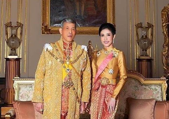 Thêm thông tin mới về số phận của Hoàng quý phi Thái Lan: Có thể bị trục xuất, phải sống lưu vong như những người vợ trước - Ảnh 1.