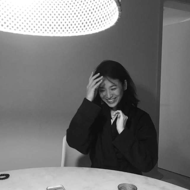 Hậu ly hôn Song Joong Ki, lâu lắm rồi người hâm mộ mới thấy Song Hye Kyo nở nụ cười rạng rỡ đến thế - Ảnh 1.