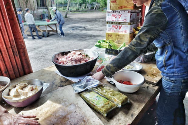 Bên trong Phố Việt Nam - trại dừng chân ở Pháp của người Việt chờ nhập cư trái phép vào Anh: Nơi sống tồi tàn, dù được cảnh báo nhưng chấp nhận dấn thân để đổi đời - Ảnh 2.