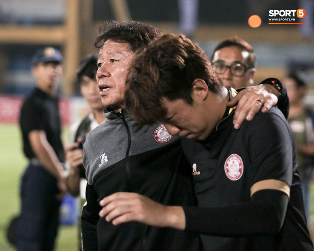 Trợ lý người Hàn Quốc khóc nức nở, không phục thất bại trước Hà Nội FC ở bán kết Cúp Quốc gia 2019 - Ảnh 11.
