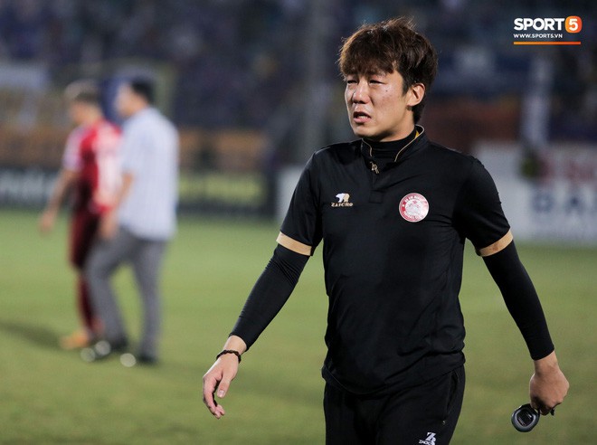 Trợ lý người Hàn Quốc khóc nức nở, không phục thất bại trước Hà Nội FC ở bán kết Cúp Quốc gia 2019 - Ảnh 4.