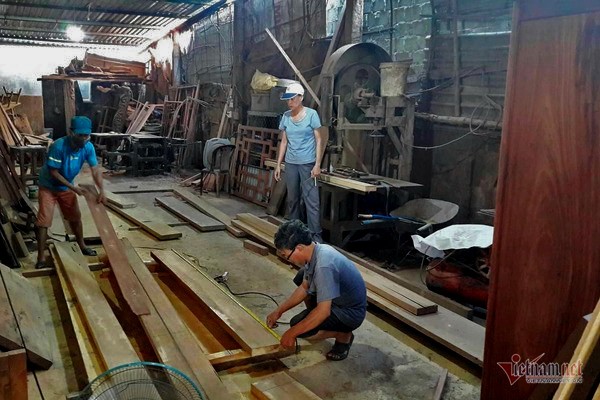 Bà chủ khuyết tật giành 120 huy chương, mở xưởng gỗ cho người nghèo - Ảnh 4.