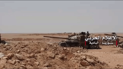 Chiến tăng T-62M Nga vừa viện trợ cho Syria đã bị phiến quân đánh tan tành - Ảnh 2.