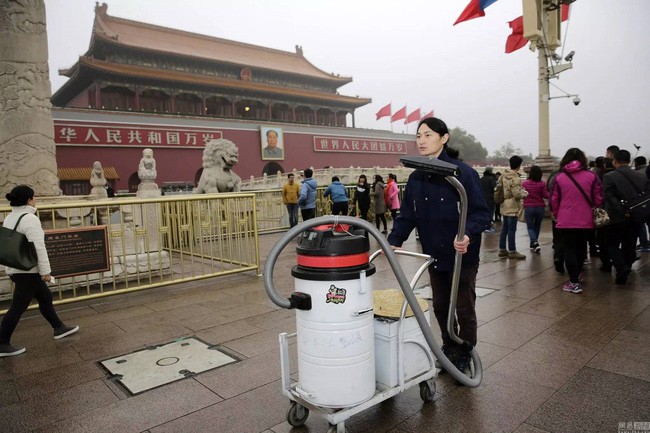 Hít khói bụi của thành phố Bắc Kinh suốt 100 ngày, nghệ sĩ tạo nên tác phẩm ấn tượng khiến công chúng suy ngẫm về nạn ô nhiễm không khí - Ảnh 2.