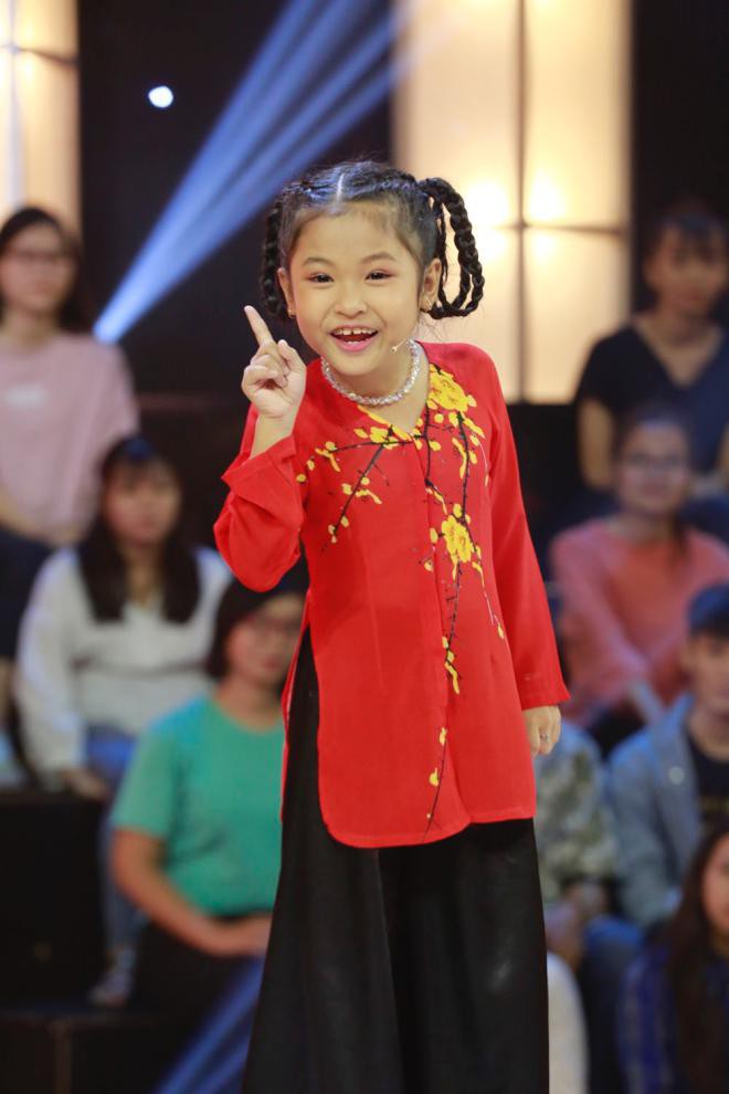 Em bé 8 tuổi xin phép được mắng chửi Ngô Kiến Huy trên sóng truyền hình - Ảnh 1.
