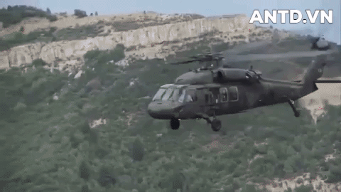 Trực thăng Diều hâu đen chở đặc nhiệm Mỹ tiêu diệt trùm khủng bố IS - Ảnh 19.