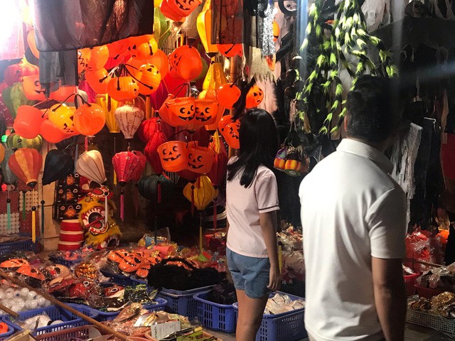 Sôi động thị trường đồ chơi Halloween, phù thủy, siêu nhân nhí xuất hiện - Ảnh 5.