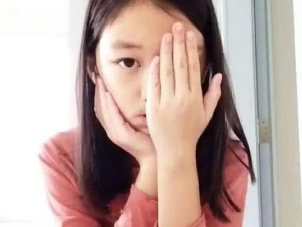 Từng mặc cảm vì đôi môi hở hàm ếch, giờ đây con gái Vương Phi ngày càng tự tin khoe nhan sắc không vừa tuổi 12 - Ảnh 1.