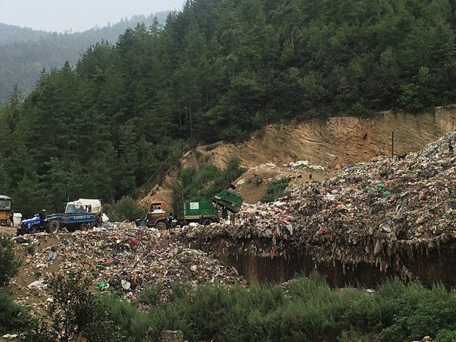 Bhutan: Quốc gia yên bình và xanh nhất thế giới đang chết dần vì ô nhiễm? - Ảnh 1.