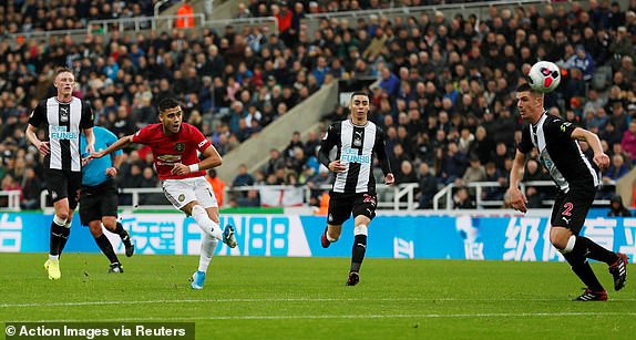 Thua mất mặt trước Newcastle, Man United tiến gần nhóm xuống hạng Premier League - Ảnh 1.