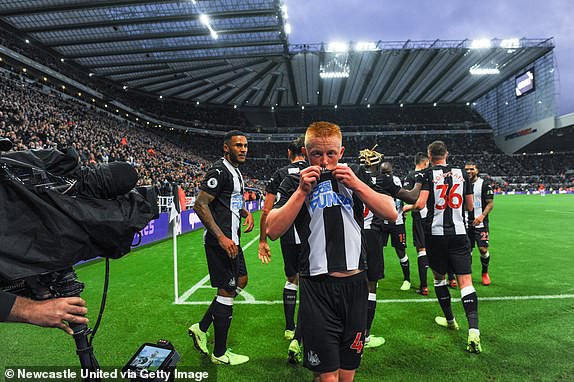 Thua mất mặt trước Newcastle, Man United tiến gần nhóm xuống hạng Premier League - Ảnh 4.