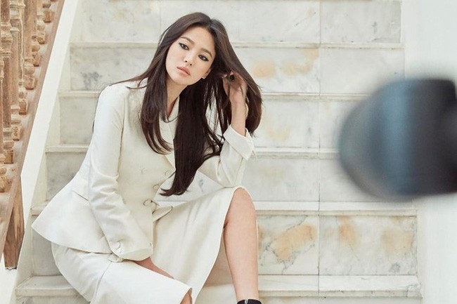 Vừa trở lại mạng xã hội sau hơn 3 tháng ly hôn, Song Hye Kyo đã vượt mặt dàn mỹ nhân xứ Hàn trở thành người đẹp nhất năm 2019 - Ảnh 1.