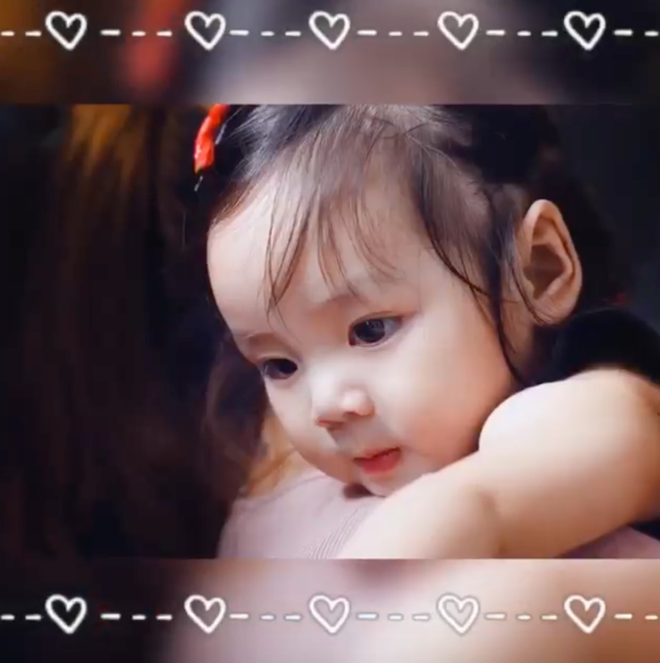 Bà xã Hoài Lâm chính thức công khai diện mạo con gái nhỏ xinh như thiên thần đúng ngày sinh nhật bé - Ảnh 1.