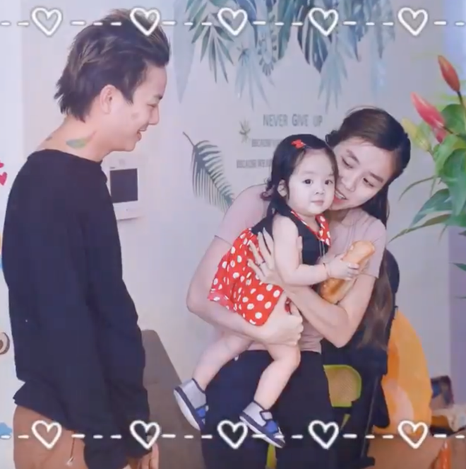 Bà xã Hoài Lâm chính thức công khai diện mạo con gái nhỏ xinh như thiên thần đúng ngày sinh nhật bé - Ảnh 4.