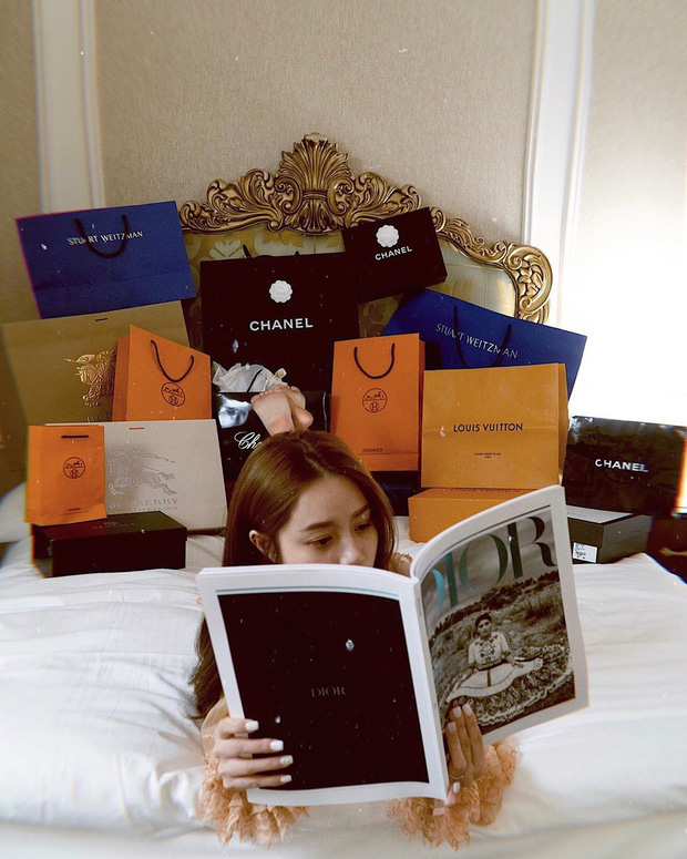 Rich kid nổi tiếng với màn shopping 2,3 tỷ khoe ảnh cưới chụp ở Mỹ, nhẫn cưới cũng đắt đỏ xứng tầm con nhà giàu - Ảnh 1.