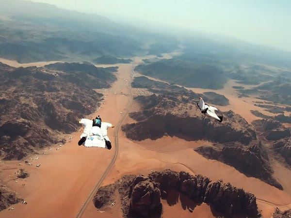 Neom, thành phố Ả Rập tham vọng nhất thế giới : có taxi bay, Mặt Trăng nhân tạo, bãi biển phát sáng, robot khủng long, cô giáo hologram và nhiều hơn nữa - Ảnh 16. Neom, thành phố Ả Rập tham vọng nhất thế giới : có taxi bay, Mặt Trăng nhân tạo, bãi biển phát sáng, robot khủng long, cô giáo hologram và nhiều hơn nữa - Ảnh 16.