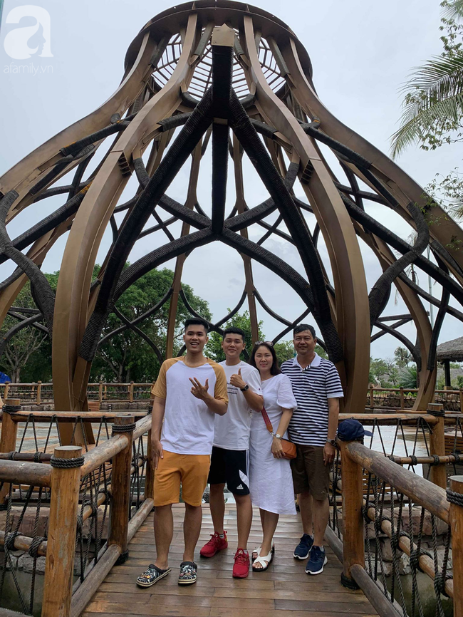 Đại gia thập niên 90 là đây: Chú rể cầu hôn bằng 7 phân vàng, chi 10 cây vàng tổ chức đám cưới, cô dâu thay 6 cái váy nhưng thân thế họ mới thật bất ngờ - Ảnh 17. Đại gia thập niên 90 là đây: Chú rể cầu hôn bằng 7 phân vàng, chi 10 cây vàng tổ chức đám cưới, cô dâu thay 6 cái váy nhưng thân thế họ mới thật bất ngờ - Ảnh 17.