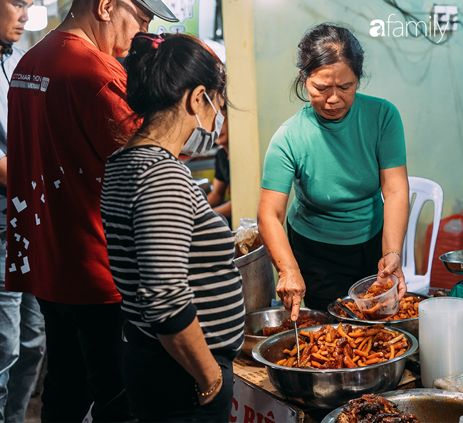 Quán cá kho nức tiếng, khách mua vài triệu một lúc là thường ở chợ Hàng Bè và chuyện giờ mới bật mí phía sau cái tiếng “bán cá mà kiêu” - Ảnh 7.