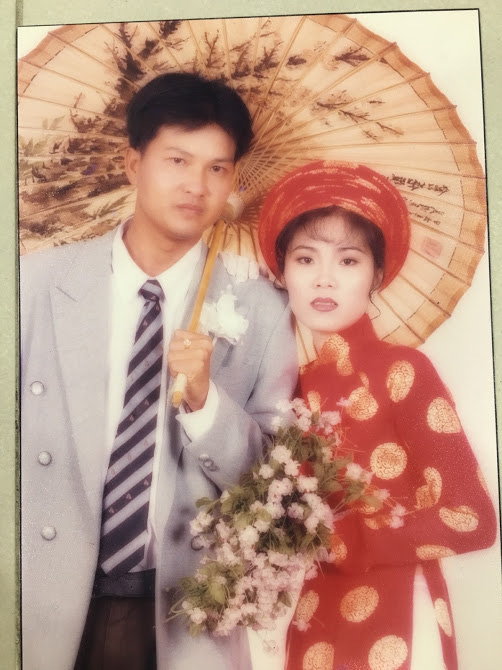 Đại gia thập niên 90 là đây: Chú rể cầu hôn bằng 7 phân vàng, chi 10 cây vàng tổ chức đám cưới, cô dâu thay 6 cái váy nhưng thân thế họ mới thật bất ngờ - Ảnh 7. Đại gia thập niên 90 là đây: Chú rể cầu hôn bằng 7 phân vàng, chi 10 cây vàng tổ chức đám cưới, cô dâu thay 6 cái váy nhưng thân thế họ mới thật bất ngờ - Ảnh 7.