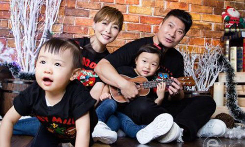 Hoa hậu nổi tiếng TVB: Rơi nước mắt vì con xấu xí, bị đồng nghiệp mỉa mai bi kịch vì quá giống bố - Ảnh 13. Hoa hậu nổi tiếng TVB: Rơi nước mắt vì con xấu xí, bị đồng nghiệp mỉa mai bi kịch vì quá giống bố - Ảnh 13.