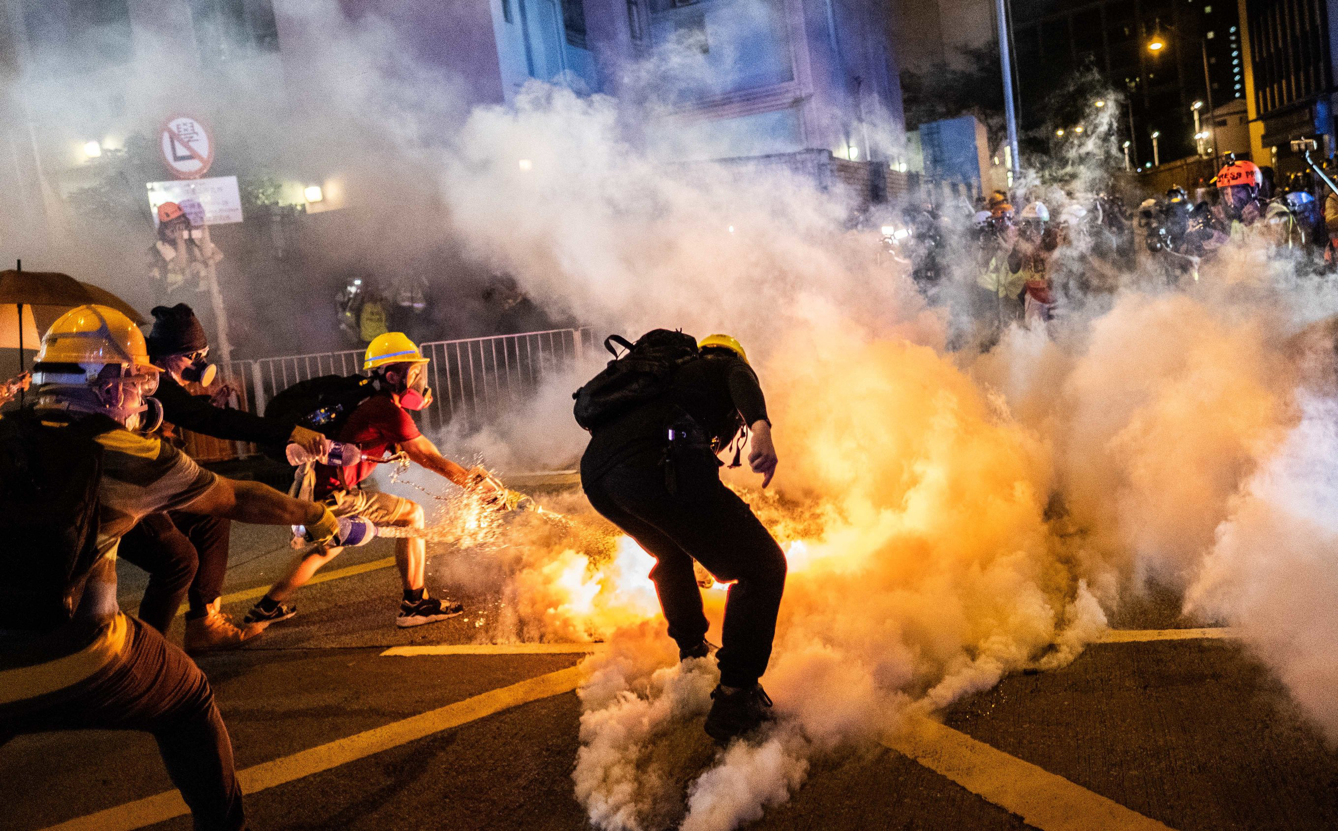 Ủy ban về TQ của Quốc hội Mỹ lên tiếng về bạo lực leo thang ở Hong Kong, đe dọa trừng phạt Bắc Kinh