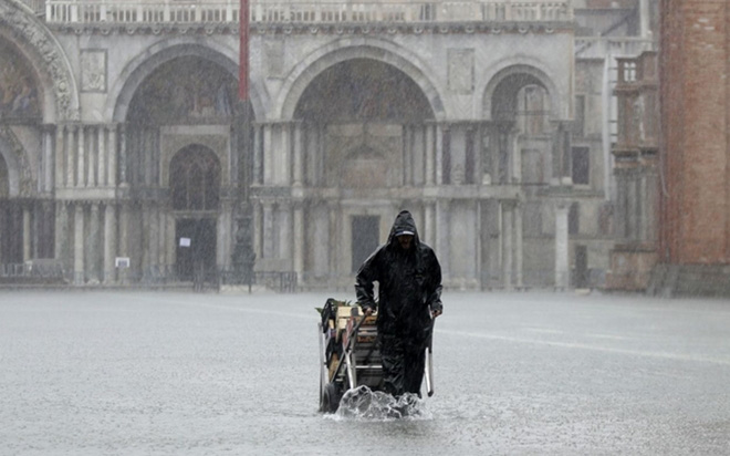 Venice thất thủ vì trận lụt tồi tệ nhất trong nửa thế kỷ - Ảnh 5.