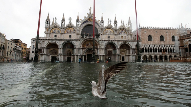 Venice thất thủ vì trận lụt tồi tệ nhất trong nửa thế kỷ - Ảnh 7.