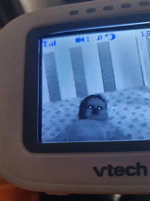 Lắp camera phòng ngủ của con nhỏ, bố mẹ hoảng hồn khi nhìn thấy hình ảnh máy quay thu được - Ảnh 2.