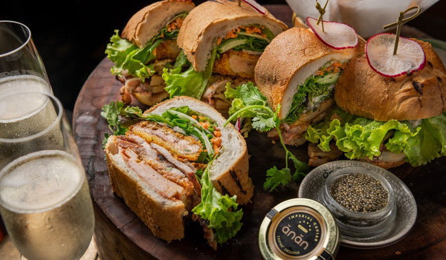 Câu chuyện về bánh mì nhân thịt truyền thống: Từ món ăn chỉ vài chục ngàn bán đầy đường đến “siêu sandwich Việt Nam chinh phục thế giới - Ảnh 7.