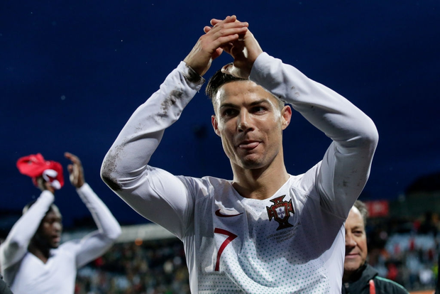Ronaldo ghi bàn thắng dễ bậc nhất trong sự nghiệp, Bồ Đào Nha chính thức có vé đến thẳng Euro 2020 - Ảnh 7.
