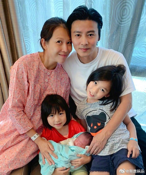 Hoàng hậu Thái Thiếu Phân vỡ oà hạnh phúc khi sinh con thứ 3 ở tuổi 46, gương mặt bé hội tụ nét đẹp cả bố lẫn mẹ - Ảnh 2.