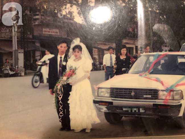 Chuyện tình đặc biệt của chàng trai Hà Thành và cô gái thôn quê: 25 năm không ngọt ngào lãng mạn và tình yêu bất tử qua lời kể của con gái - Ảnh 1.